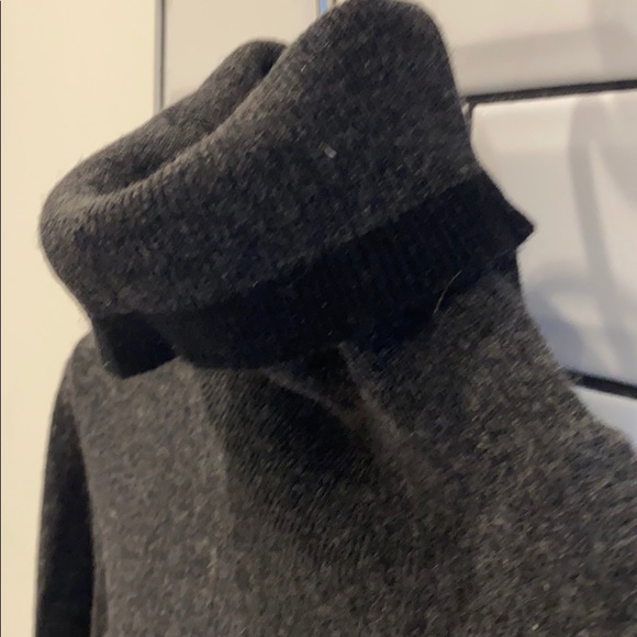 100% authentic dolce& Gabbana cashmere turtleneck - Picture 9 of 13